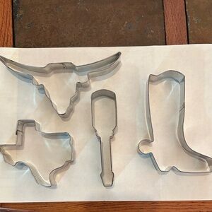 Lot of Cookie Cutters 18 Metal, 11 Plastic Stackable. Many Sizes.